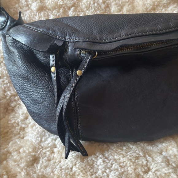 Black Leather Sling/Crossbody Bag - Great Condition - Picture 7 of 7